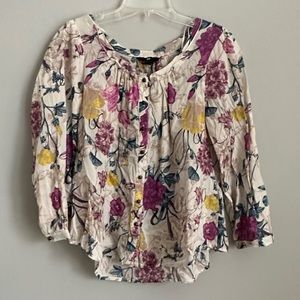 H&M top, size 4, barely used but in great condition.